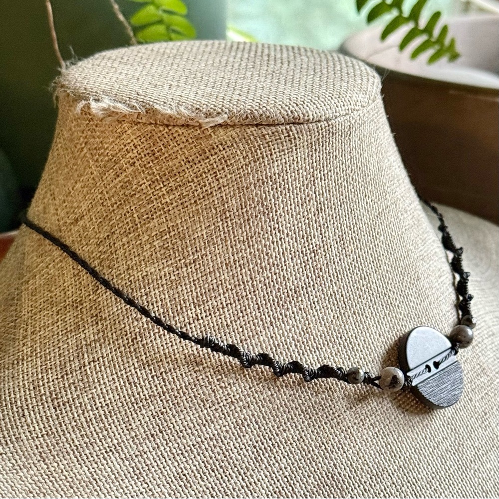 Boho button micro macrame necklace - Picture 2 of 4